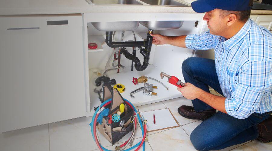 Expert burst pipe repair services in Crowheart, WY